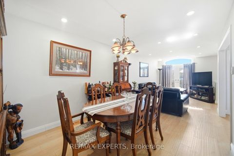 Photo 9 at 75 Corkwood Crescent, Maple, Vaughan