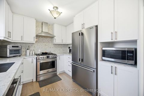 Photo 13 at 75 Corkwood Crescent, Maple, Vaughan