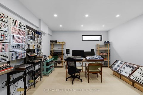 Photo 26 at 236 Cox Mill Road, Painswick North, Barrie