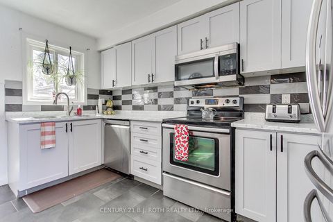 Photo 10 at 7 Fontaine Drive, Keswick North, Georgina