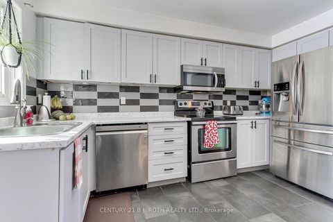 Photo 11 at 7 Fontaine Drive, Keswick North, Georgina