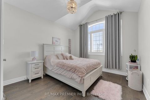 Photo 19 at 14 King Boulevard, King City, King