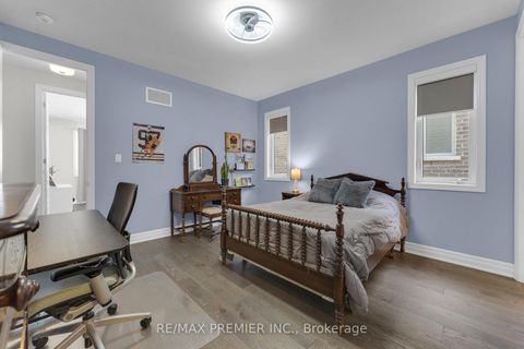 Photo 28 at 14 King Boulevard, King City, King