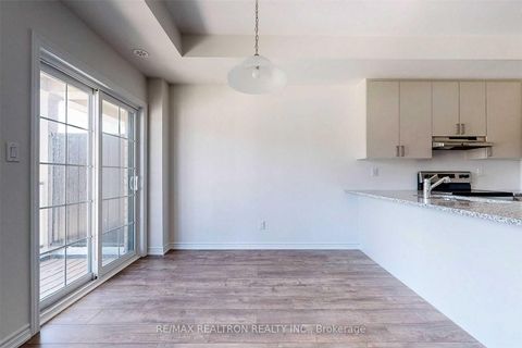 Photo 6 at 73 - 203 Royal Northern Path, Windfields, Oshawa