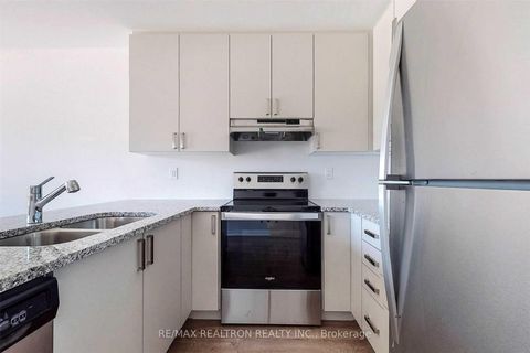 Photo 9 at 73 - 203 Royal Northern Path, Windfields, Oshawa