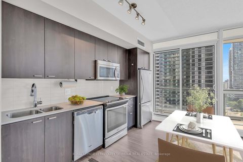 Photo 3 at 1210 - 30 Roehampton Avenue, Mount Pleasant West, Toronto