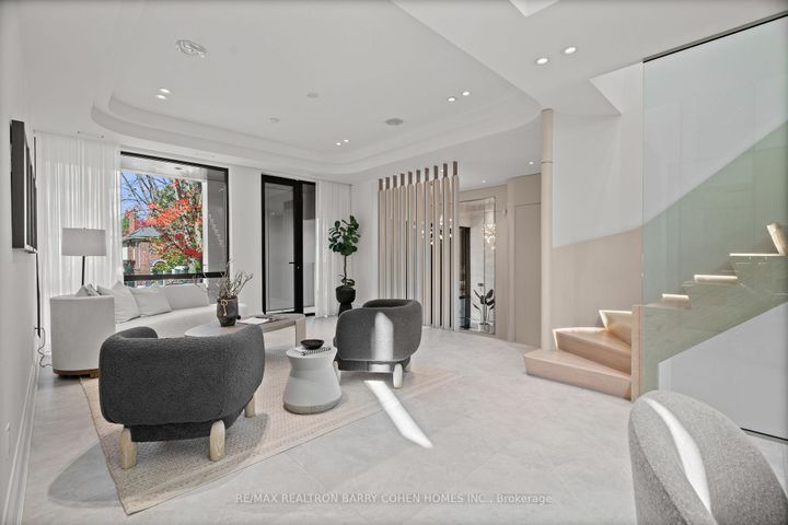 Photo 10 at 39 Chudleigh Avenue, Lawrence Park South, Toronto