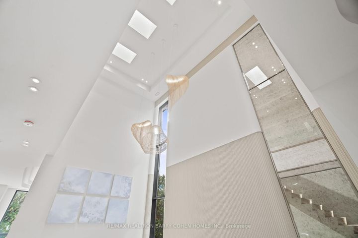 Photo 15 at 39 Chudleigh Avenue, Lawrence Park South, Toronto