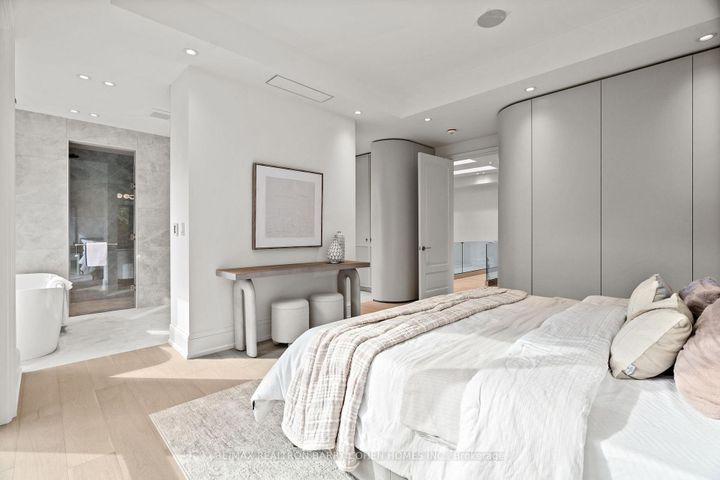 Photo 31 at 39 Chudleigh Avenue, Lawrence Park South, Toronto