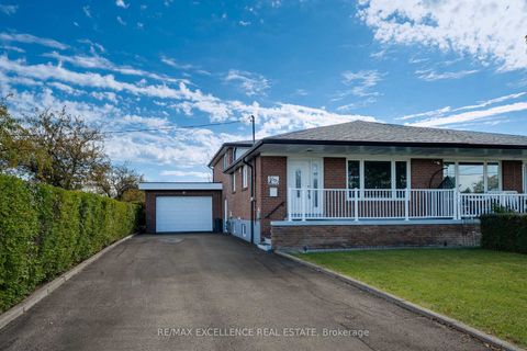 Photo 2 at 3692 Crabtree Crescent, Malton, Mississauga