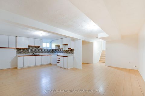 Photo 3 at 3692 Crabtree Crescent, Malton, Mississauga