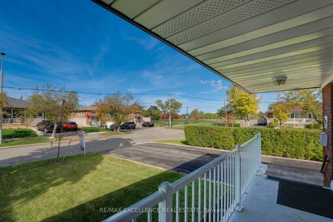 Photo 5 at 3692 Crabtree Crescent, Malton, Mississauga