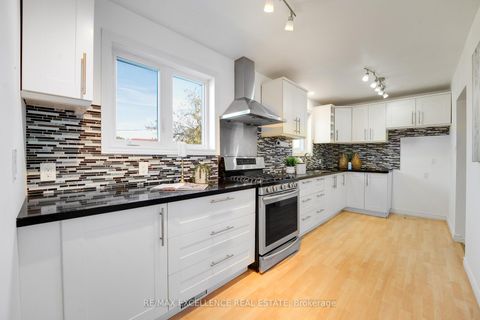 Photo 13 at 3692 Crabtree Crescent, Malton, Mississauga