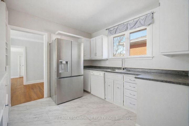 Photo 9 at 487 Wellington Crescent, WO West, Oakville