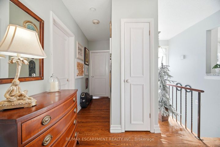 Photo 12 at 487 Wellington Crescent, WO West, Oakville