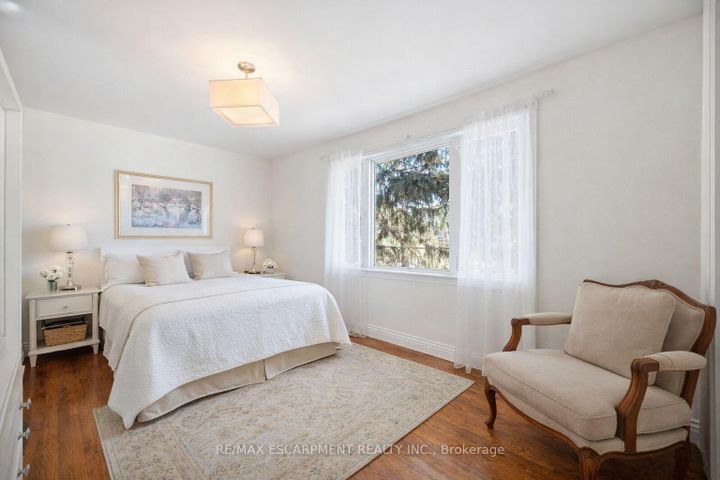 Photo 13 at 487 Wellington Crescent, WO West, Oakville