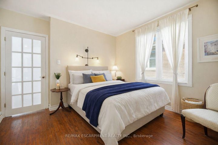 Photo 14 at 487 Wellington Crescent, WO West, Oakville