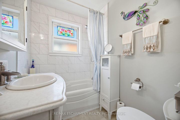 Photo 18 at 487 Wellington Crescent, WO West, Oakville