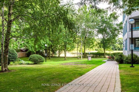 Photo 2 at 529 - 1091 Kingston Road, Cliffside, Toronto