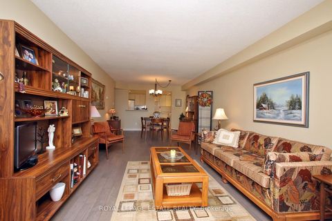 Photo 4 at 529 - 1091 Kingston Road, Cliffside, Toronto