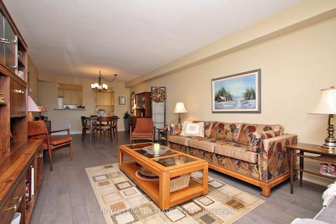 Photo 8 at 529 - 1091 Kingston Road, Cliffside, Toronto