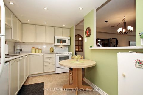 Photo 10 at 529 - 1091 Kingston Road, Cliffside, Toronto