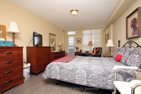 Photo 12 at 529 - 1091 Kingston Road, Cliffside, Toronto
