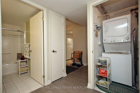 Photo 15 at 529 - 1091 Kingston Road, Cliffside, Toronto