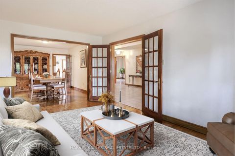 Photo 8 at 113 Cabaletta Crescent, West Woodbridge, Vaughan