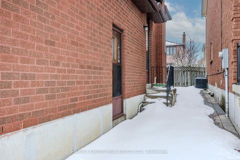 Photo 34 at 113 Cabaletta Crescent, West Woodbridge, Vaughan