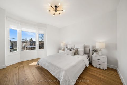 Photo 14 at 237 Silverthorn Avenue, Pellam Park, Toronto