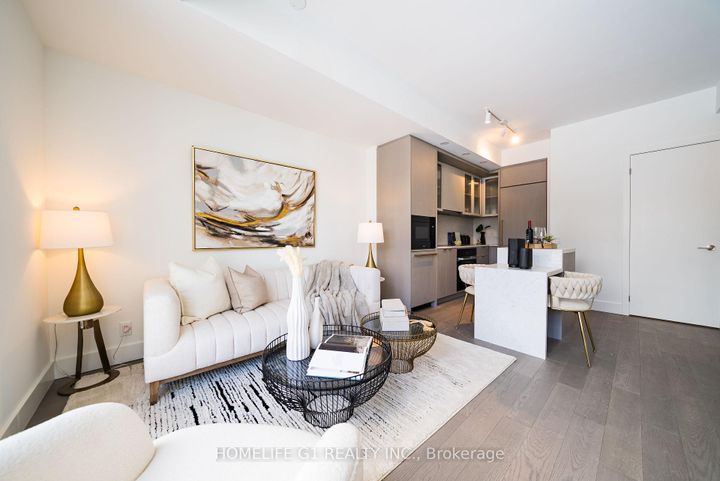 Photo 5 at 116 - 6 Greenbriar Road, Bayview Village, Toronto