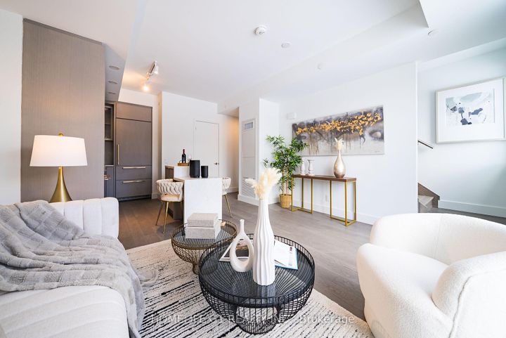 Photo 7 at 116 - 6 Greenbriar Road, Bayview Village, Toronto