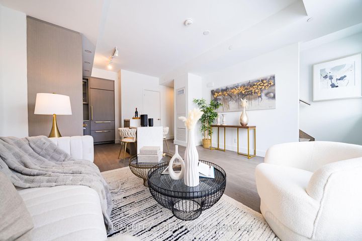 Photo 8 at 116 - 6 Greenbriar Road, Bayview Village, Toronto