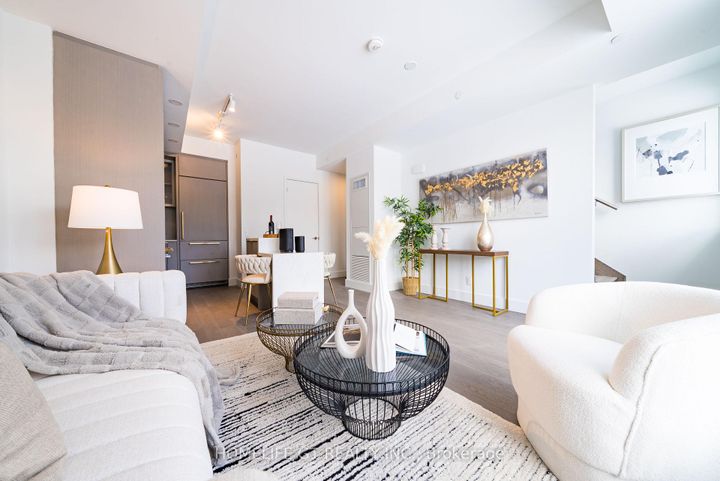 Photo 9 at 116 - 6 Greenbriar Road, Bayview Village, Toronto