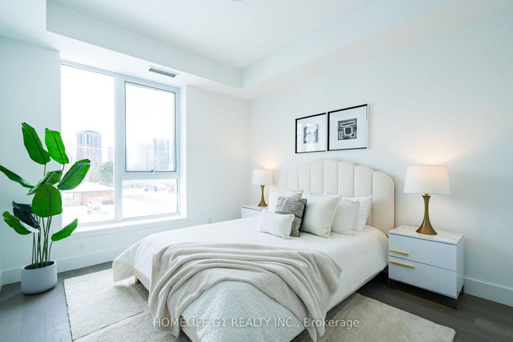 Photo 12 at 116 - 6 Greenbriar Road, Bayview Village, Toronto