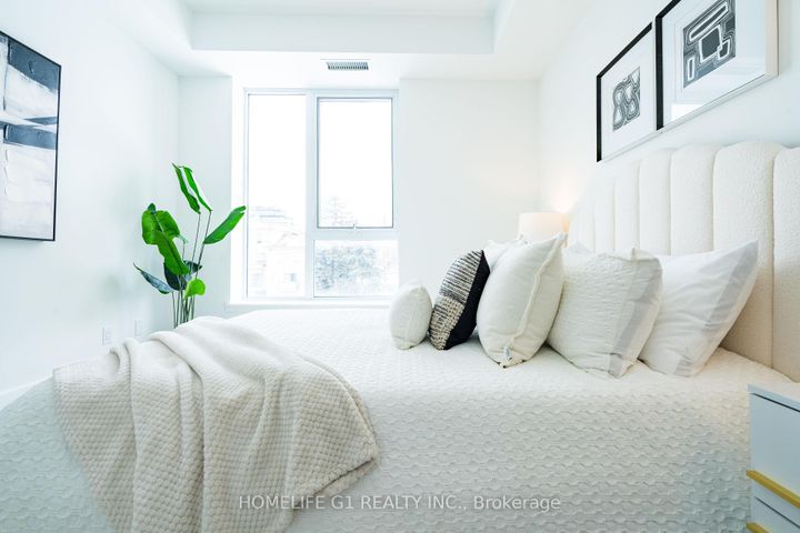 Photo 14 at 116 - 6 Greenbriar Road, Bayview Village, Toronto