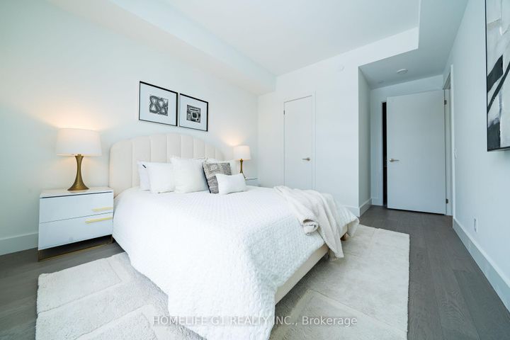 Photo 15 at 116 - 6 Greenbriar Road, Bayview Village, Toronto