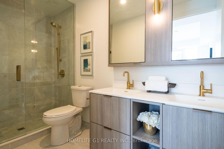 Photo 18 at 116 - 6 Greenbriar Road, Bayview Village, Toronto