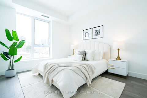 Photo 13 at 116 - 6 Greenbriar Road, Bayview Village, Toronto