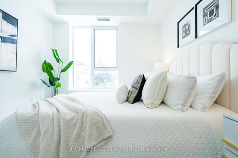 Photo 14 at 116 - 6 Greenbriar Road, Bayview Village, Toronto