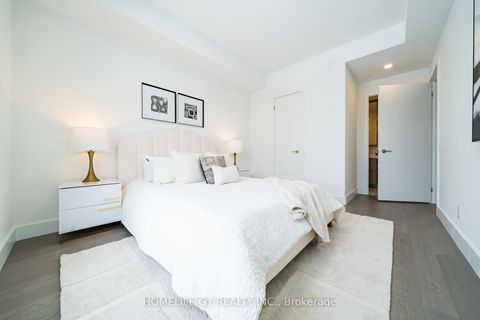 Photo 16 at 116 - 6 Greenbriar Road, Bayview Village, Toronto