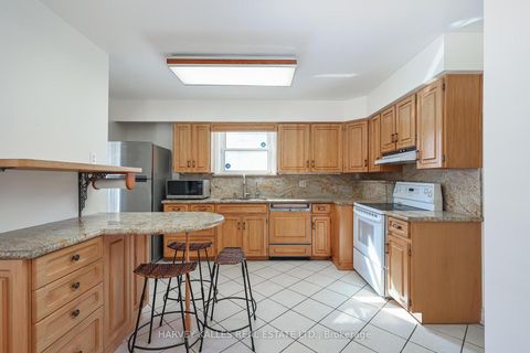 Photo 3 at 380 Brooke Avenue, Nortown, Toronto