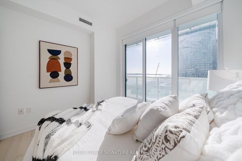 Photo 13 at 711 - 15 Queens Quay E, Waterfront Communities C8, Toronto