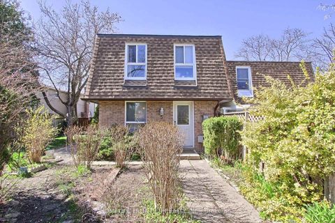 Photo 2 at 5 Penwick Crescent, North Richvale, Richmond Hill