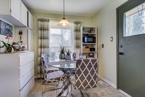 Photo 6 at 5 Penwick Crescent, North Richvale, Richmond Hill