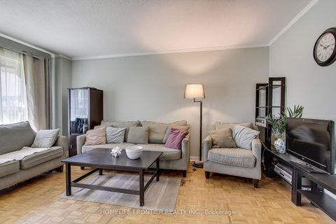 Photo 10 at 5 Penwick Crescent, North Richvale, Richmond Hill