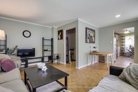 Photo 11 at 5 Penwick Crescent, North Richvale, Richmond Hill