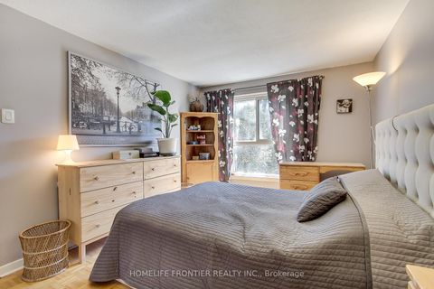 Photo 13 at 5 Penwick Crescent, North Richvale, Richmond Hill