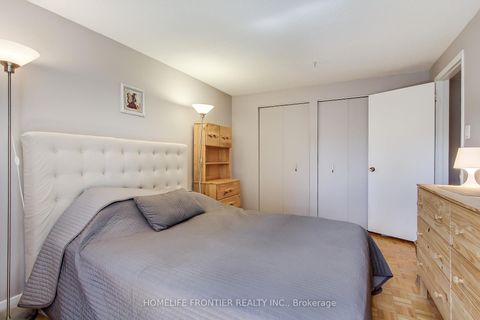 Photo 14 at 5 Penwick Crescent, North Richvale, Richmond Hill